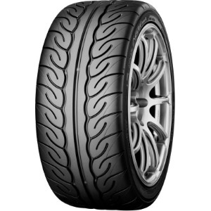 Yokohama AD08R Banden 235/45 R17 94W