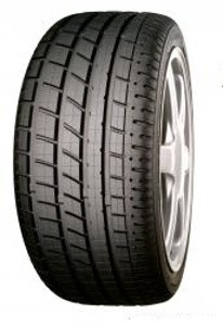 Yokohama A008P Banden 245/45 R16 94W